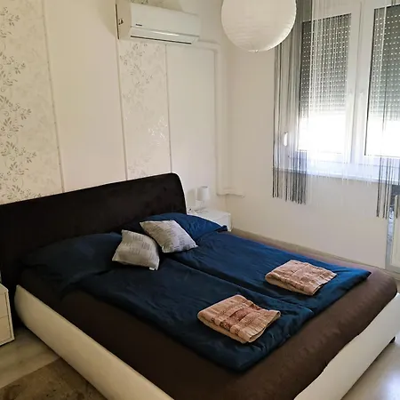 Hello Tourist! #2 - Apartment